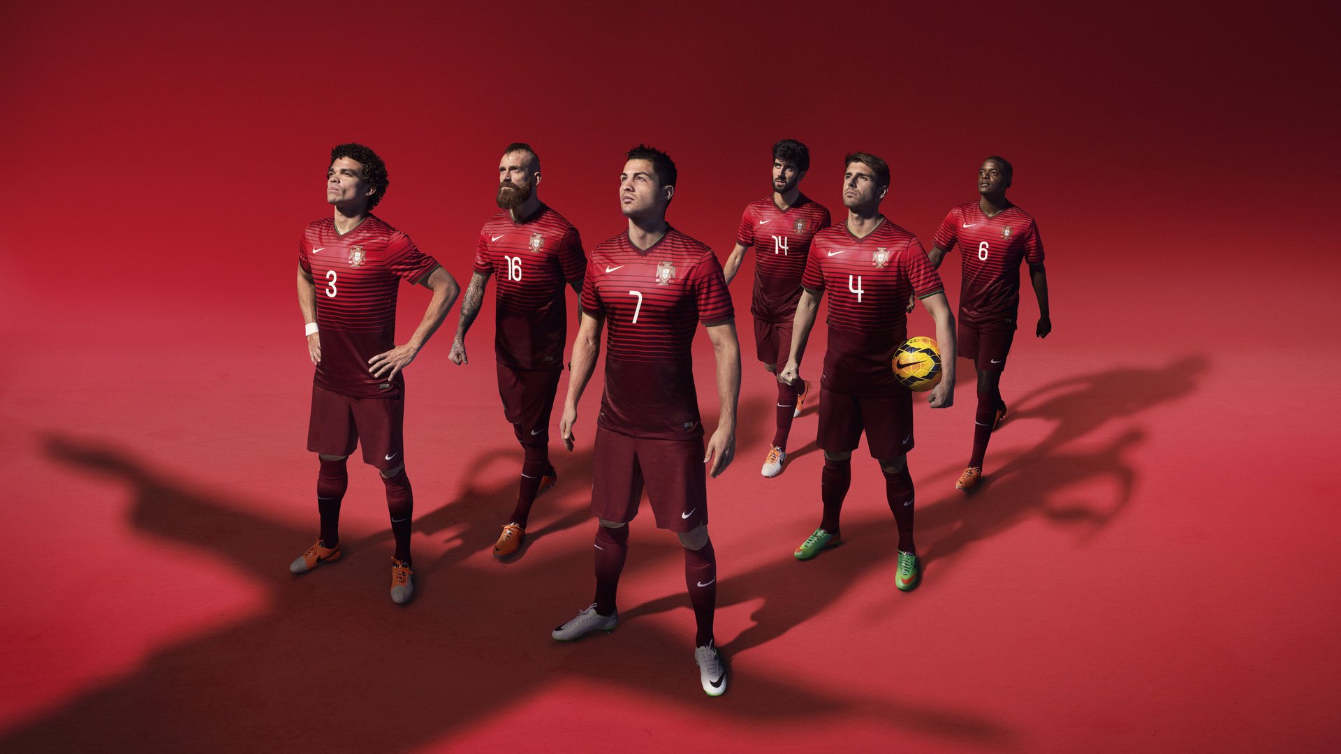 “英超绿茵场上的精彩瞬间不断涌现”，英超绿色球衣的俱乐部