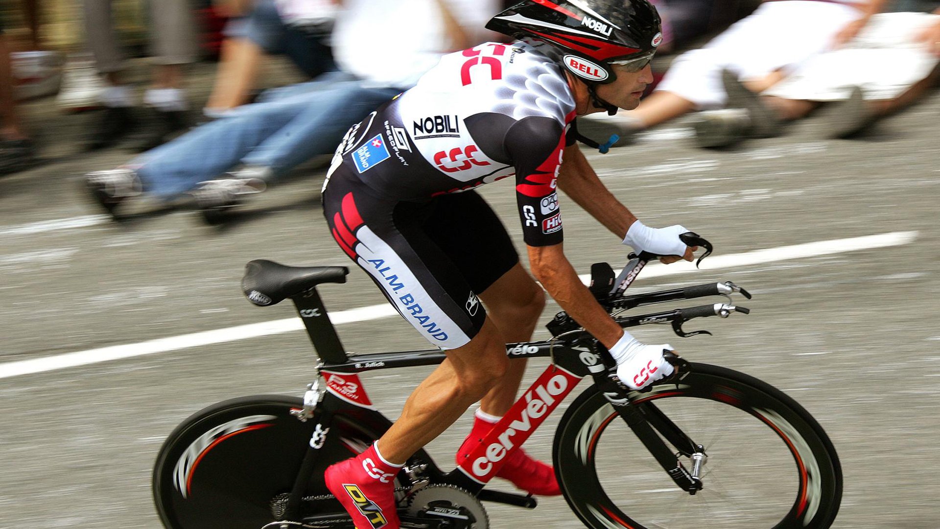 《强阵容对决：极具看点的顶级战队对决》，阵容强大下一句是什么