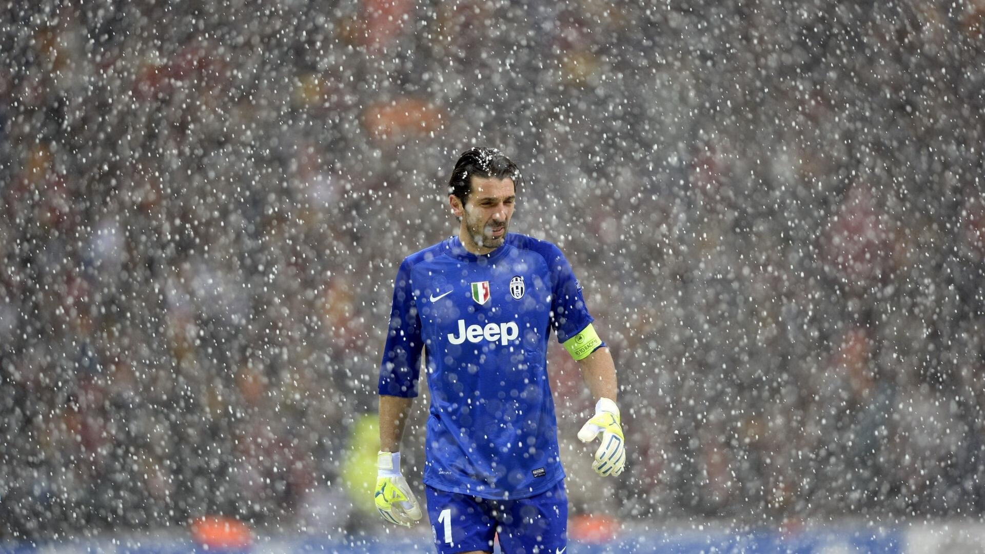 克罗地亚骑手吉塔·日特科维奇在2024年国际马术联合会世界障碍赛中以“Dior Hrvaška”马匹获得第八名，展现坚韧精神。